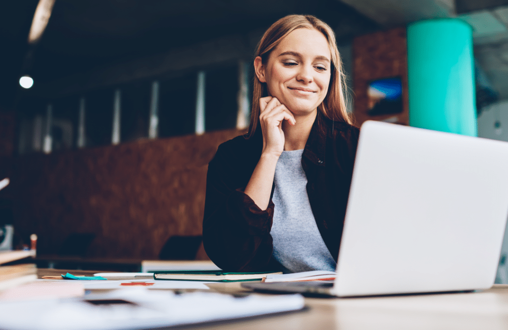 young woman working keyword tracking